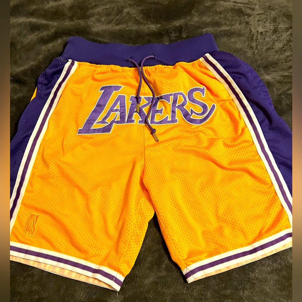 Los Angeles Lakers Basketball Shorts Sweatshorts Stitched Vintage XXL